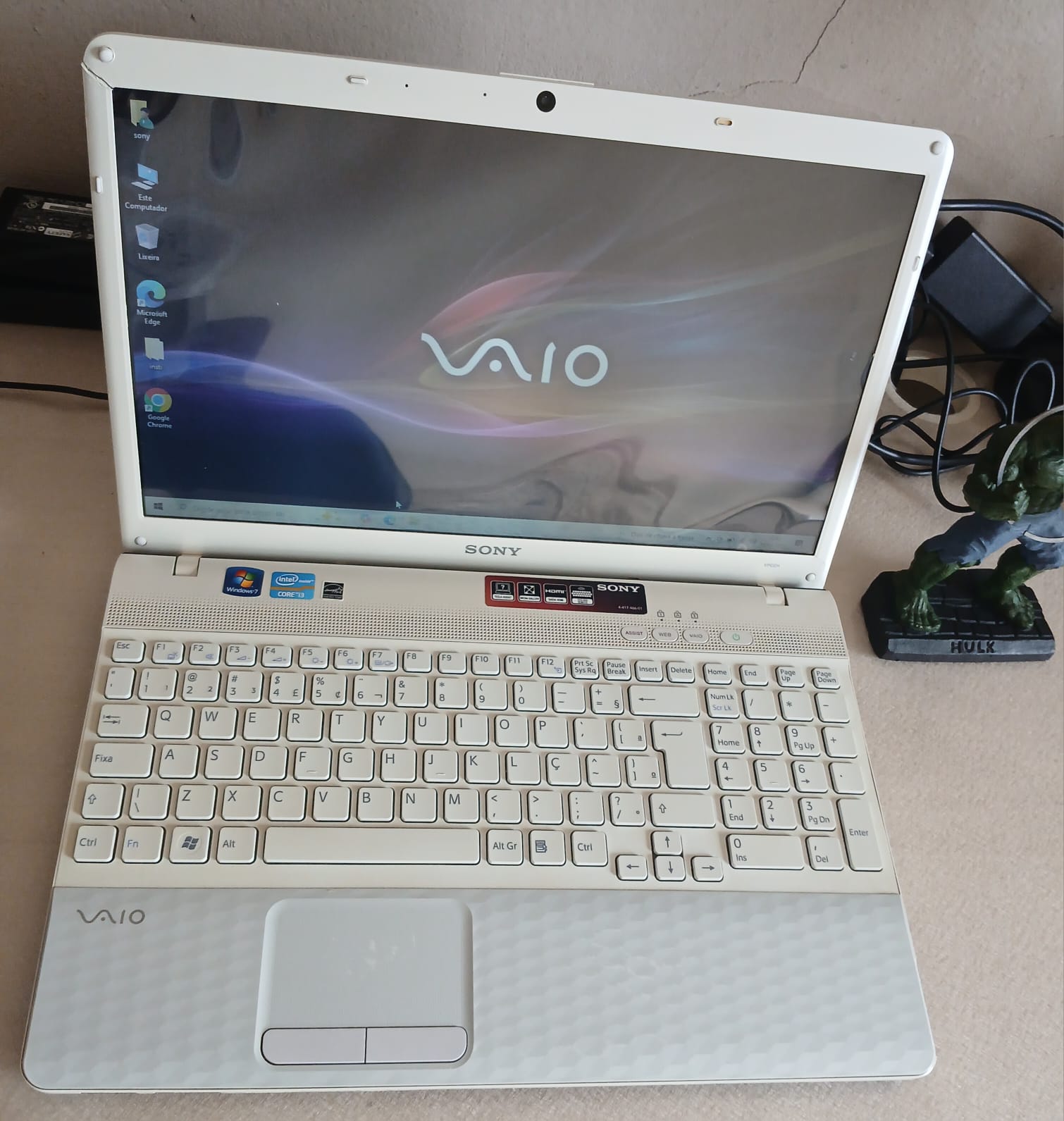 Notebook Sony Vaio PCG-71911X i3-2370M - Memoria 8GB SSD 120GB GB Tela 15.6"