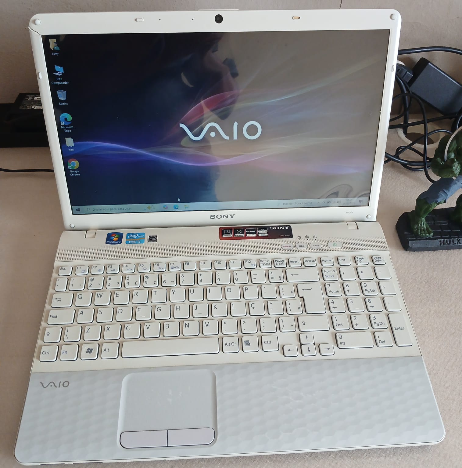 Notebook Sony Vaio PCG-71911X i3-2370M - Memoria 8GB SSD 120GB GB Tela 15.6"