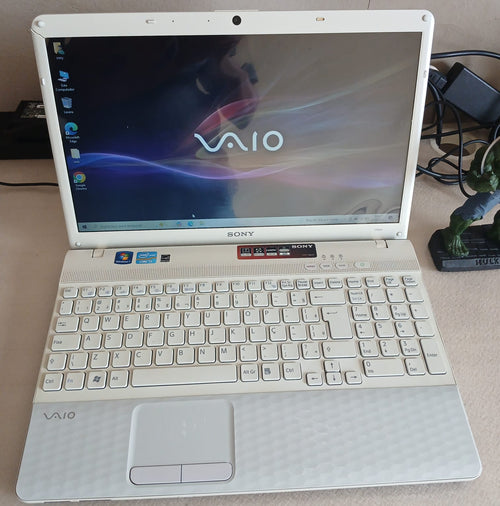 Notebook Sony Vaio PCG-71911X i3-2370M - Memoria 8GB SSD 120GB GB Tela 15.6"
